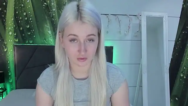 HollyTailors online show from February 15, 2026, 6:14 am