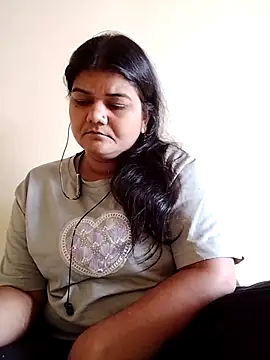 Snapshot of Meenu_tiwari chatting on September 9, 2025, 4:44 am Meenu tiwari online show from September 9, 2025, 4:44 am