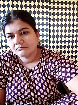 Snapshot of Meenu_tiwari chatting on September 18, 2025, 11:24 am Meenu tiwari online show from September 18, 2025, 11:24 am