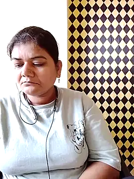 Snapshot of Meenu_tiwari chatting on September 12, 2025, 9:42 am Meenu tiwari online show from September 12, 2025, 9:42 am
