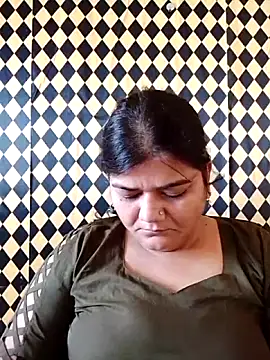 Snapshot of Meenu_tiwari chatting on October 5, 2025, 9:11 am Meenu tiwari online show from October 5, 2025, 9:11 am