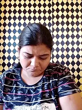 Snapshot of Meenu_tiwari chatting on October 6, 2025, 9:32 am Meenu tiwari online show from October 6, 2025, 9:32 am