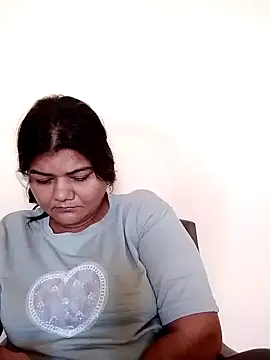 Snapshot of Meenu_tiwari chatting on October 9, 2025, 9:43 am Meenu tiwari online show from October 9, 2025, 9:43 am