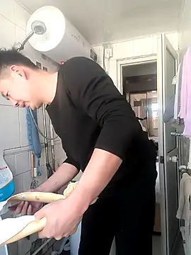 huanhuanaaaaa online show from February 14, 2026, 4:13 am