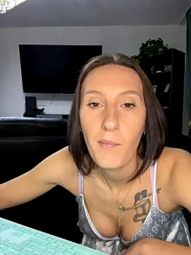 Emilia Mausi online show from November 22, 2025, 8:08 pm