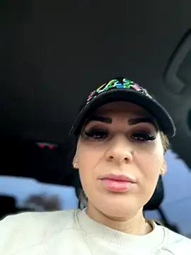 iSelena online show from October 28, 2025, 5:08 am