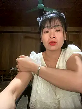 Snapshot of One-nice chatting on October 1, 2025, 1:44 am One-nice online show from October 1, 2025, 1:44 am