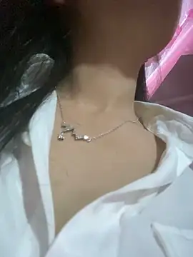 Snapshot of One-nice chatting on September 24, 2025, 12:11 pm One-nice online show from September 24, 2025, 12:11 pm