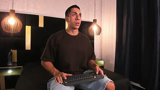 Lucio  Fox online show from April 12, 2026, 12:30 pm