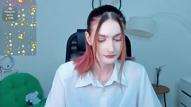 Snapshot of EasterBlink chatting on December 15, 2025, 10:10 am EasterBlink online show from December 15, 2025, 10:10 am