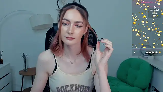 Snapshot of EasterBlink chatting on December 4, 2025, 10:36 am EasterBlink online show from December 4, 2025, 10:36 am