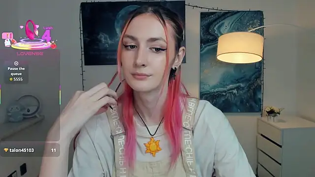 Snapshot of EasterBlink chatting on October 26, 2025, 11:32 am EasterBlink online show from October 26, 2025, 11:32 am