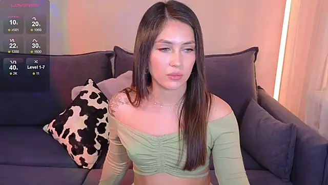 CarolineGuthrie online show from November 30, 2025, 3:24 pm