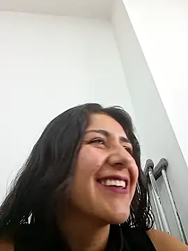 CAROLINE  07 online show from December 3, 2025, 1:32 pm