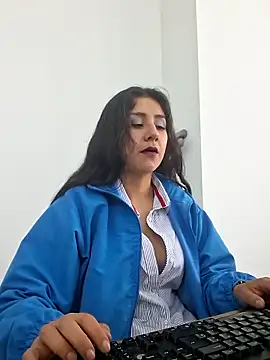 CAROLINE  07 online show from November 29, 2025, 1:33 pm