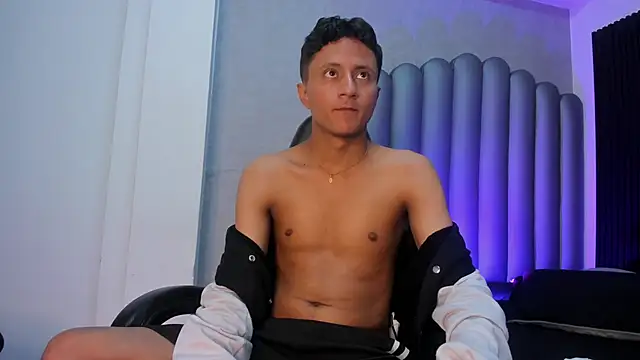  Leohot  online show from November 6, 2025, 3:43 am