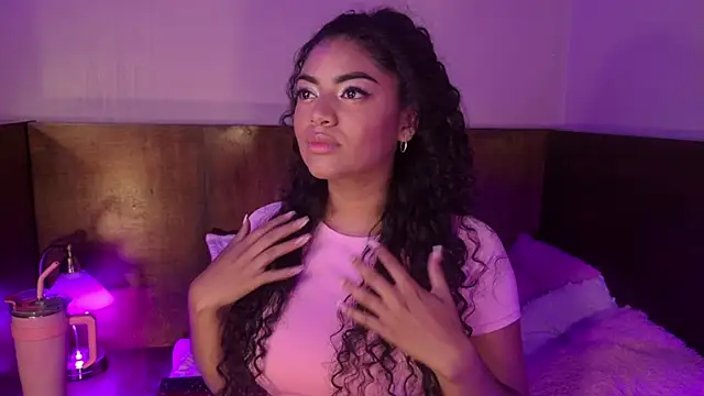 Snapshot of Carly_Monroe_ chatting on October 8, 2025, 10:32 pm Carly Monroe online show from October 8, 2025, 10:32 pm