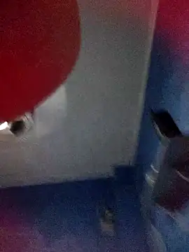 Feelineducentre online show from November 3, 2025, 8:34 pm