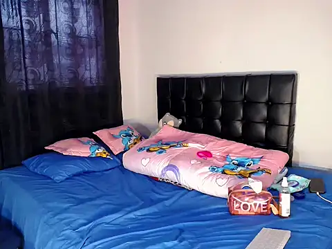 Snapshot of Megan_Gil_ chatting on December 19, 2025, 9:28 pm Megan Gil online show from December 19, 2025, 9:28 pm