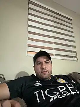 raulgzz4 online show from March 23, 2026, 3:28 am