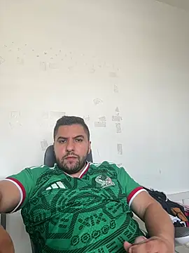 raulgzz4 online show from June 19, 2026, 6:47 pm