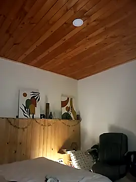 IVONNE COLLINS33 online show from February 18, 2026, 1:25 am