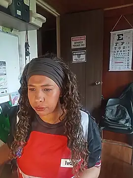 IVONNE COLLINS33 online show from April 17, 2026, 12:19 pm