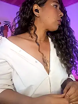 IVONNE COLLINS33 online show from March 1, 2026, 9:04 pm