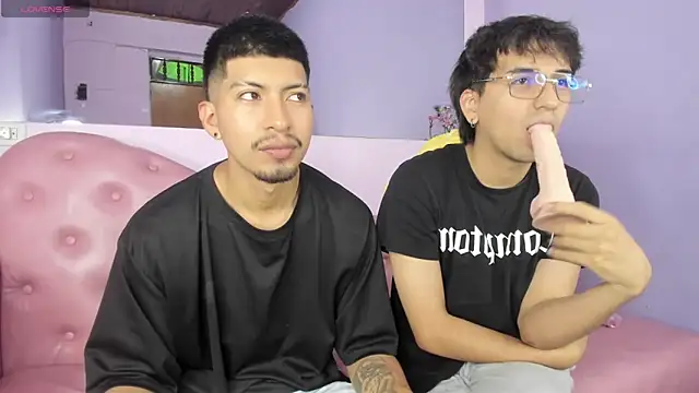 Snapshot of AxelAndJeremy chatting on November 21, 2025, 3:16 am AxelAndJeremy online show from November 21, 2025, 3:16 am