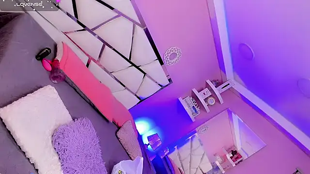 Snapshot of Ariia-janee chatting on November 14, 2025, 6:28 am Ariia-janee online show from November 14, 2025, 6:28 am