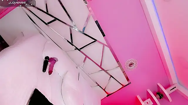 Ariia-janee online show from January 18, 2026, 6:17 am