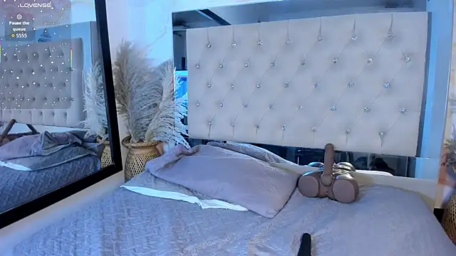 Snapshot of Luna_Tylor chatting on November 14, 2025, 3:21 am Luna Tylor online show from November 14, 2025, 3:21 am