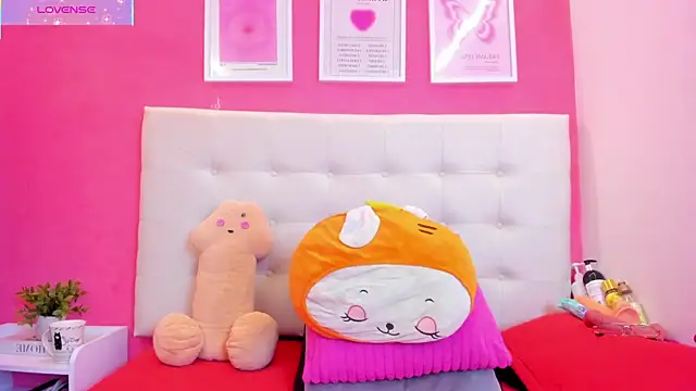 Snapshot of Macarena_05 chatting on December 3, 2025, 1:06 am Macarena 05 online show from December 3, 2025, 1:06 am