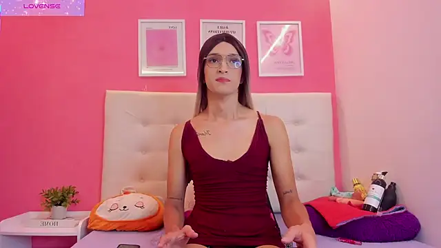 Snapshot of Macarena_05 chatting on November 26, 2025, 12:21 am Macarena 05 online show from November 26, 2025, 12:21 am