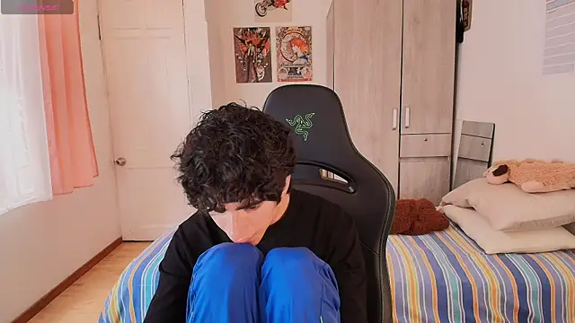 Nude Boy18 online show from June 1, 2026, 8:30 pm