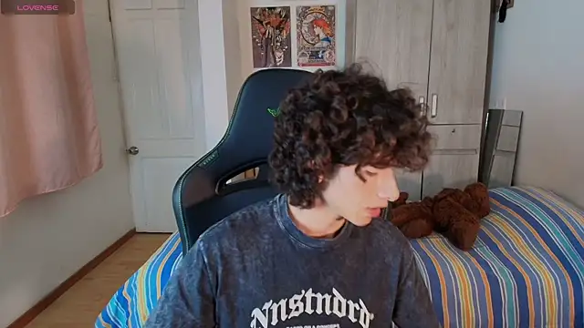 Snapshot of Nude_Boy18 chatting on January 19, 2026, 12:14 am Nude Boy18 online show from January 19, 2026, 12:14 am