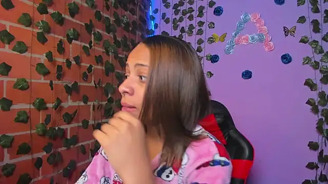 Snapshot of yumi_hanna chatting on October 26, 2025, 4:24 am yumi hanna online show from October 26, 2025, 4:24 am