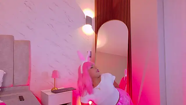 isabellaho1317 online show from November 14, 2025, 7:23 am