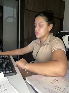 Snapshot of lunita_sweet5 chatting on July 14, 2026, 2:27 am lunita sweet5 online show from July 14, 2026, 2:27 am
