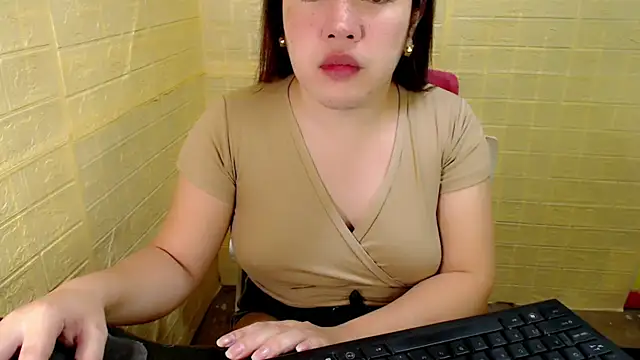 Snapshot of xUrDreamSlutWhore chatting on October 21, 2025, 3:00 pm xUrDreamSlutWhore online show from October 21, 2025, 3:00 pm