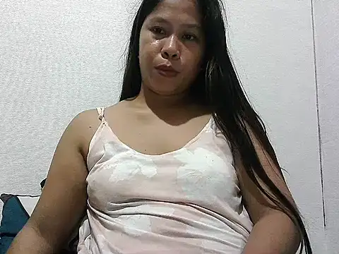 Snapshot of Pilipinalyn23 chatting on August 3, 2026, 12:00 pm Pilipinalyn23 online show from August 3, 2026, 12:00 pm