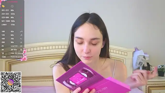 SoftieDream online show from December 4, 2025, 6:23 am