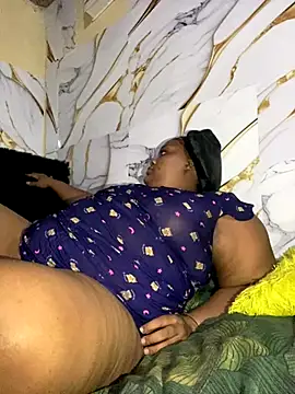 chubbybbw18 online show from October 25, 2025, 2:39 pm