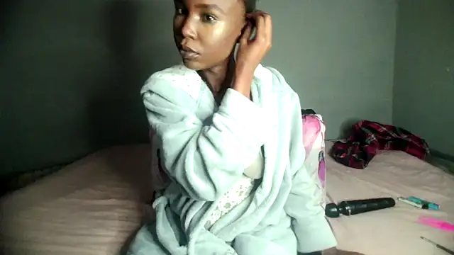 Snapshot of blueyXxX chatting on May 7, 2026, 3:33 am blueyXxX online show from May 7, 2026, 3:33 am