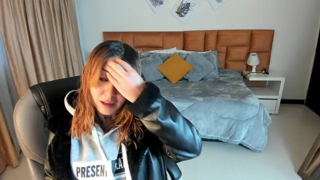 Catti Brie online show from November 8, 2025, 10:41 am