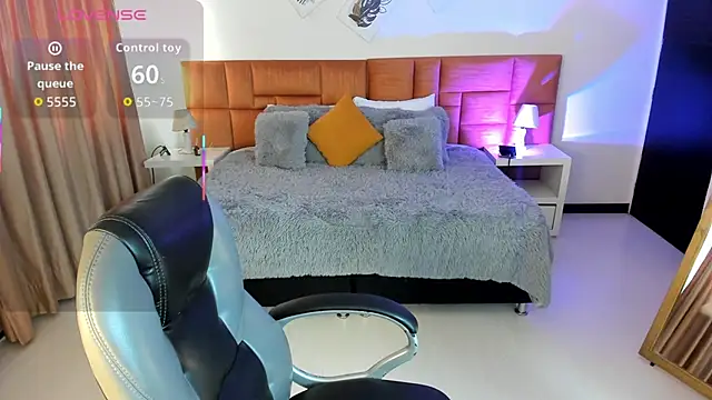 Snapshot of Catti_Brie chatting on October 22, 2025, 11:53 am Catti Brie online show from October 22, 2025, 11:53 am