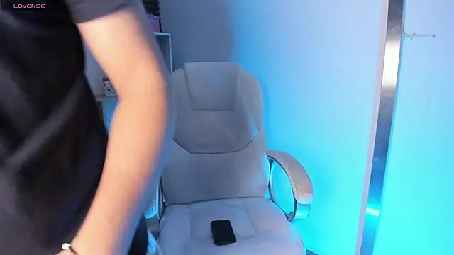 Axel grey  online show from September 10, 2025, 12:37 pm