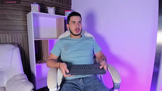 Axel grey  online show from October 11, 2025, 12:17 pm