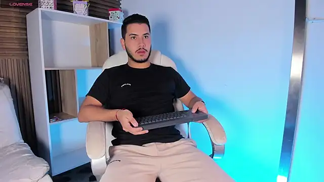 Axel grey  online show from October 12, 2025, 11:55 am