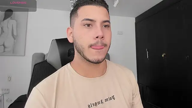 Snapshot of Axel_grey_ chatting on July 12, 2026, 12:50 pm Axel grey online show from July 12, 2026, 12:50 pm